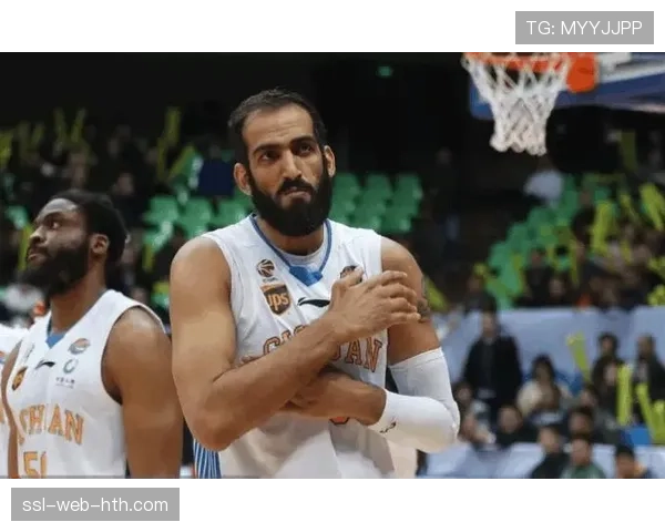 技术台失误记错犯规次数，导致比赛中断五分钟进行复核